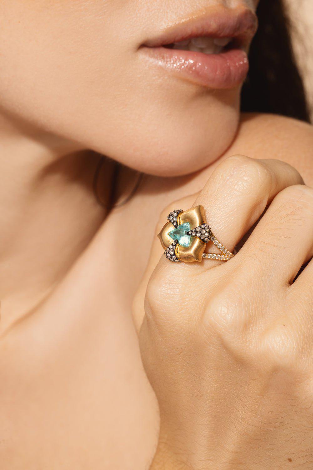 ARUNASHI-Paraiba Triangle Ring-YELLOW GOLD