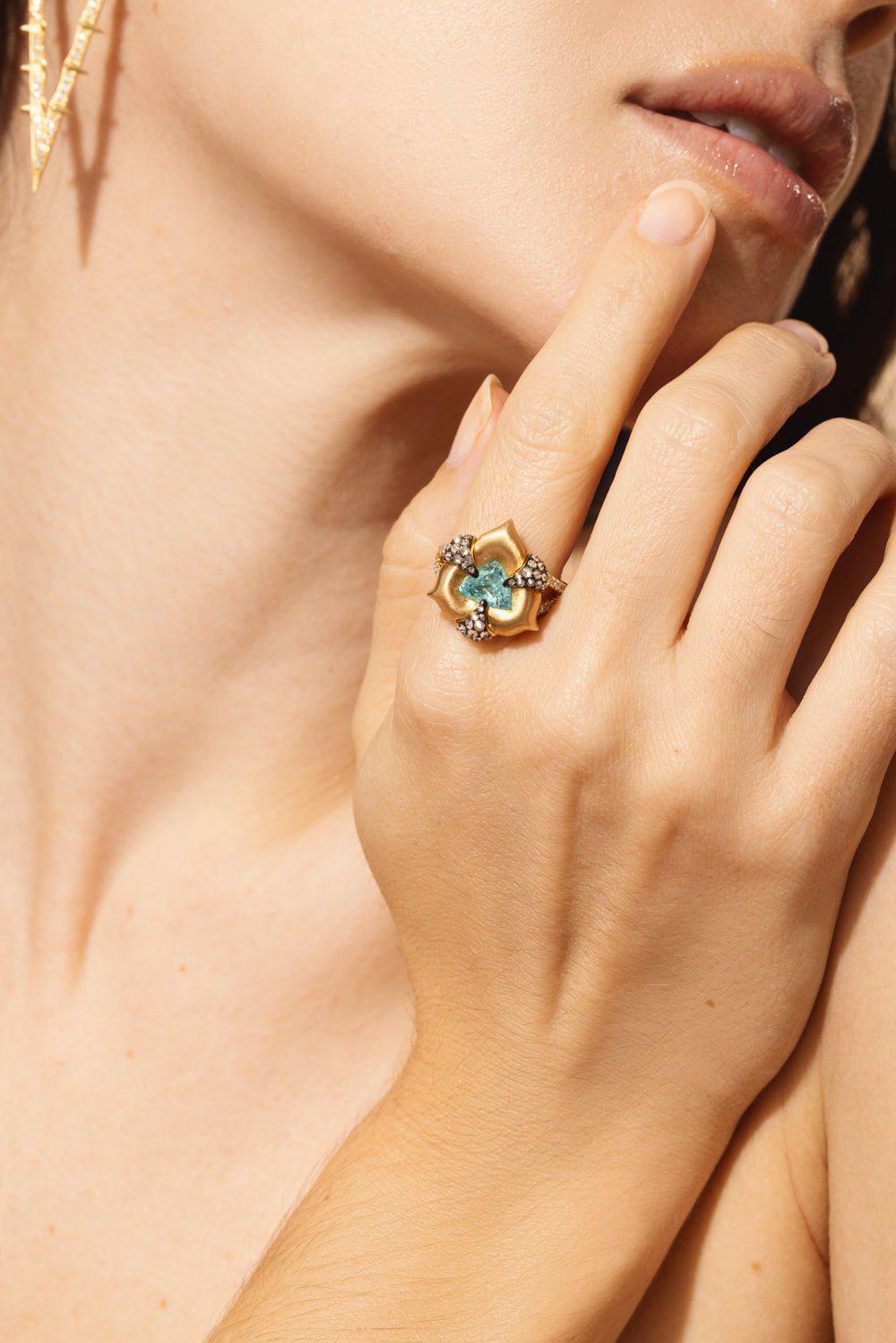 ARUNASHI-Paraiba Triangle Ring-YELLOW GOLD