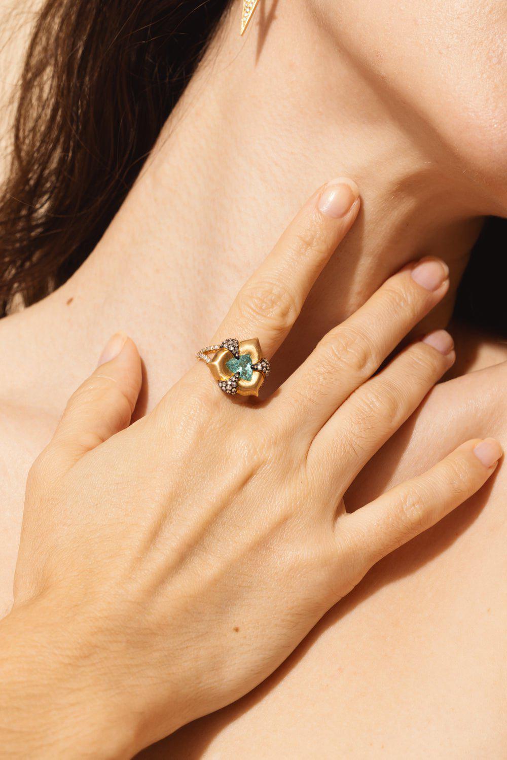 ARUNASHI-Paraiba Triangle Ring-YELLOW GOLD