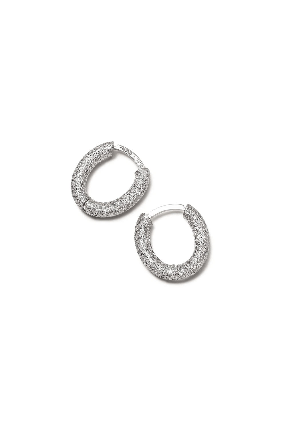 CAROLINA BUCCI-Florentine Finish Oval Huggy Earrings-WHITE GOLD